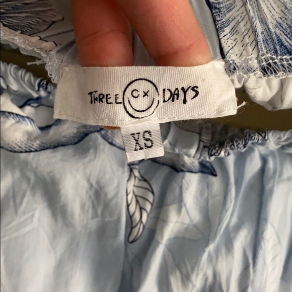 Lightly used off the shoulder top xs from LF - Picture 3 of 4